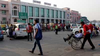 नई दिल्ली रेलवे स्टेशन पर खुला पहला 24 घंटे मल्टी-ब्रांड फूड प्लाजा